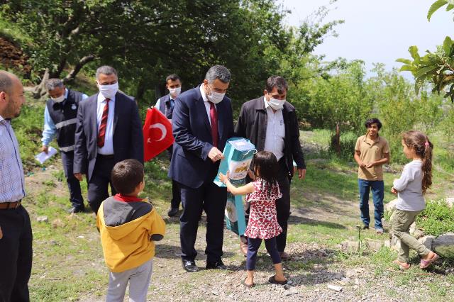 Bekir Altan 23 Nisanda doğan çocukları unutmadı