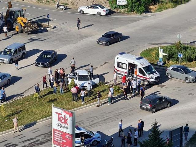 Kazalarla anılan kavşak yine kaza