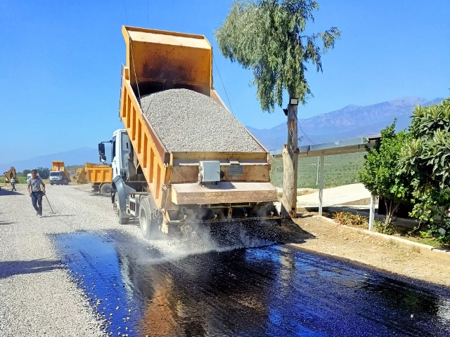 Ardıçlı Mahallesine sathi kaplama yapıldı