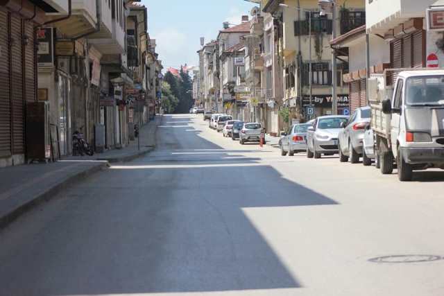 Yasağın ilk günü cadde ve sokaklar bomboş