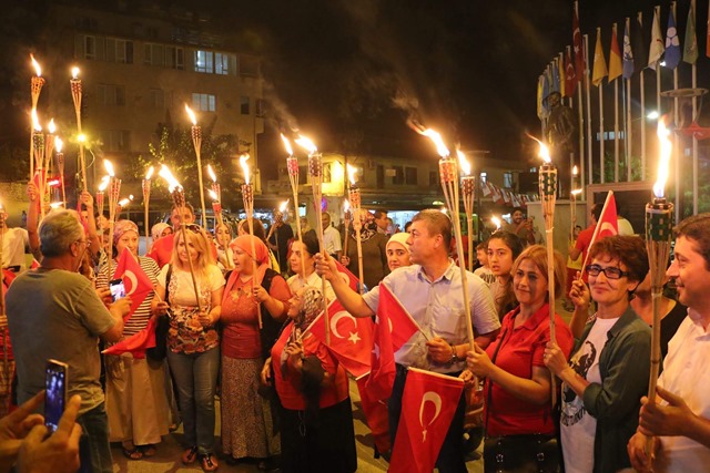 Zafer bayramı fener alayıyla kutlandı