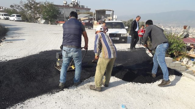 Narlıca da bozulan yollar onarılıyor