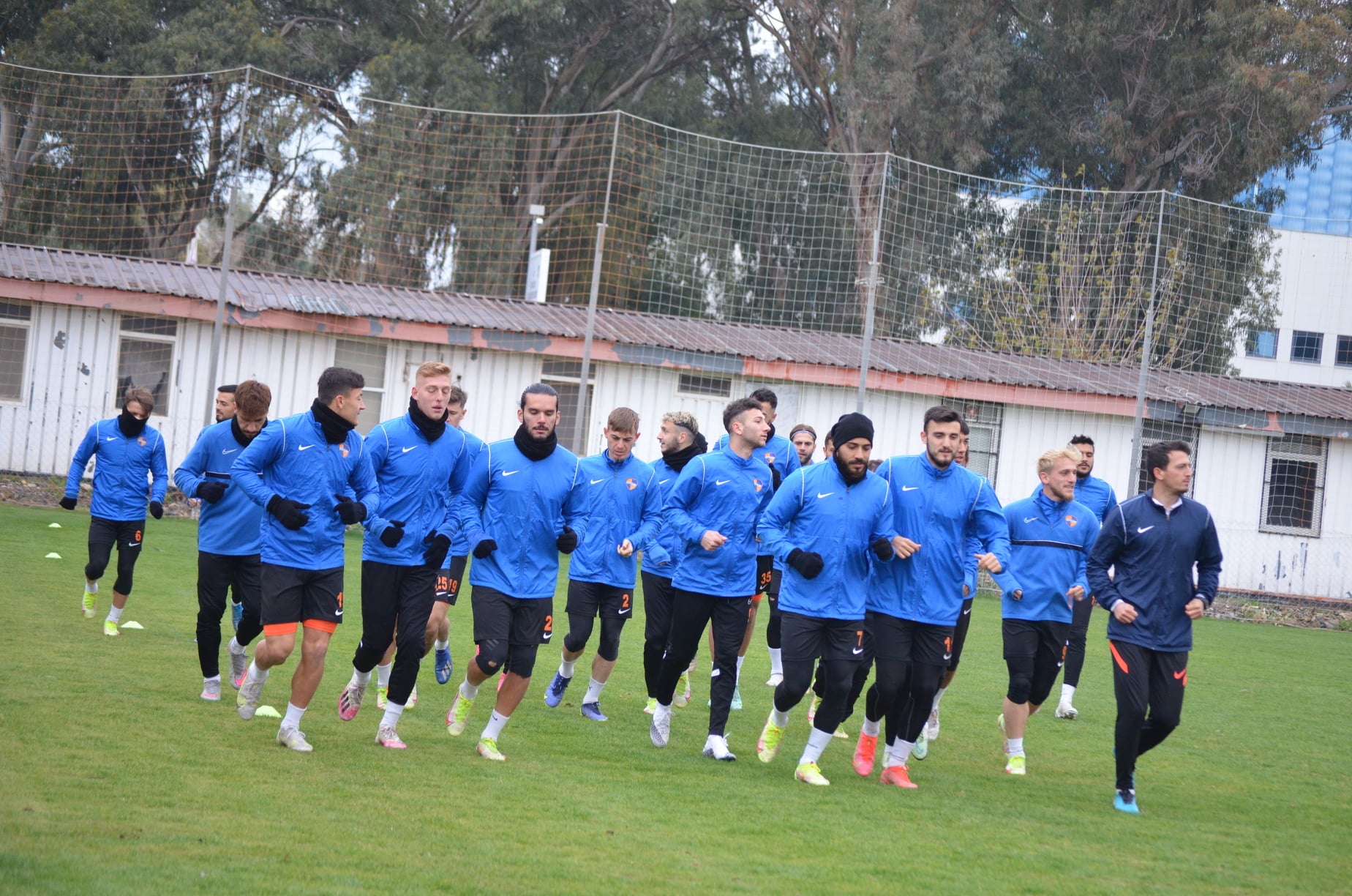 Hava koşulları nedeniyle maçlar ertelendi