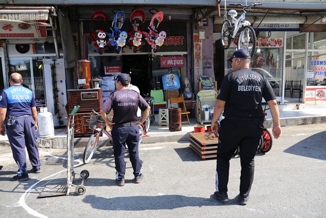 Zabıtadan kaldırım işgallerine sıkı denetim