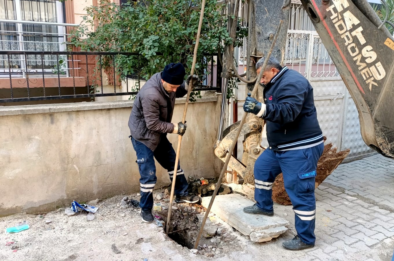 Yaralı leyleğe Jandarma şefkati