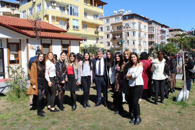 Defne Belediyesinden Kadınlar Gününde anlamlı panel