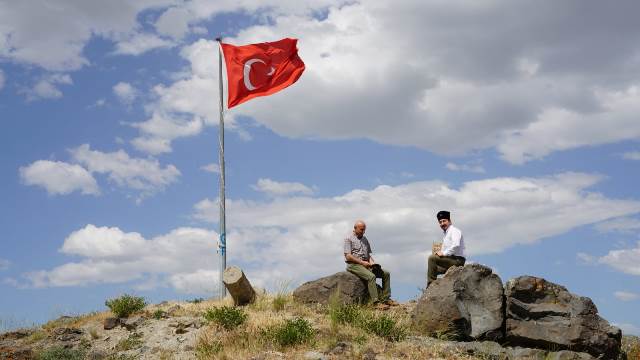 Yazdıkları kitabı Sakarya Kahramanlarına ithaf ettiler