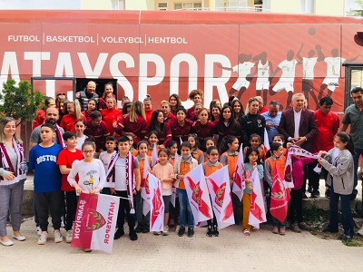 Kırıkhan Hatayspor taraftarları Kadın Futbol Takımını ağırladı