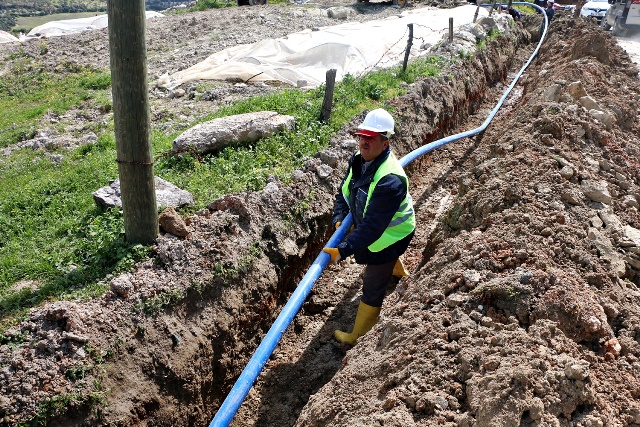 Altınözüne yeni içme suyu bağlantıları sürüyor