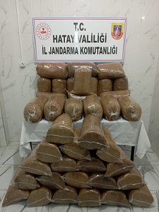 Otomobilde gümrük kaçağı 245 kilogram tütün ele geçirildi