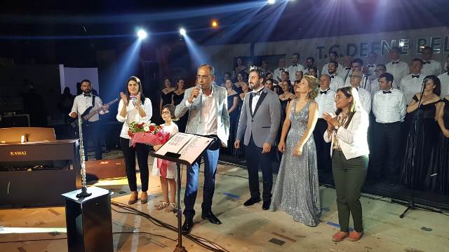 Nazım hikmet Gençlik korosu konser verdi