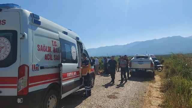 Kazada yaralılar ambulansla hastaneye kaldırıldı