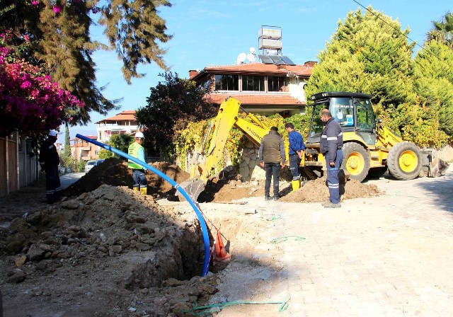 Mesken alanında kalan hat deplase edildi