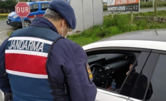 Jandarma denetimlerde 74 araç ile 44 motosiklete 68 bin TL ceza kesti