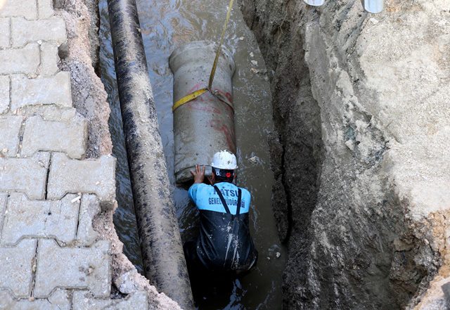 Çöken kanalizasyon hattı onarıldı