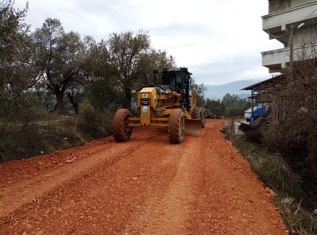 Üç mahallede yol düzenleme çalışması