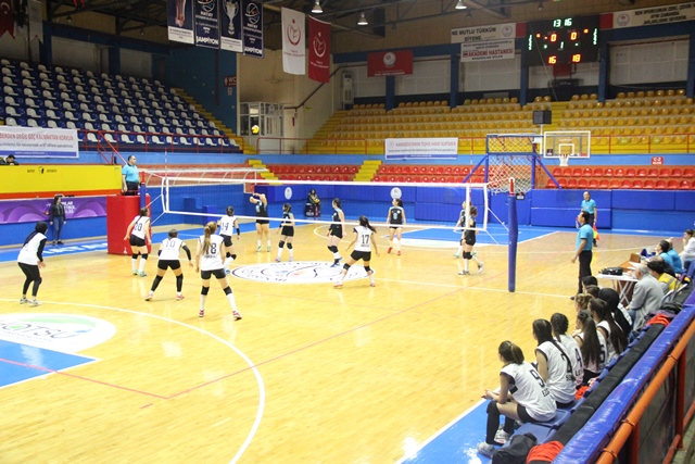 Samandağlı bayan voleybolcular başarıdan başarıya koşuyor