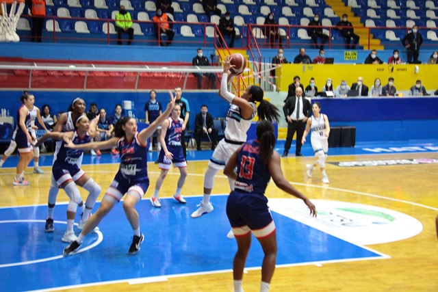 Türk derbisinde zafer Hatay Büyükşehir Belediyesporun