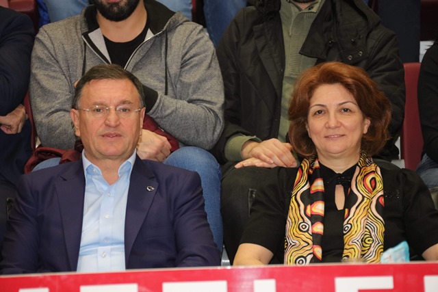 Melekler rakip tanımıyor