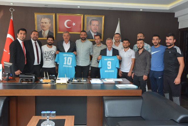 Başkan Yılmaz yeni transferlerle sözleşme imzaladı