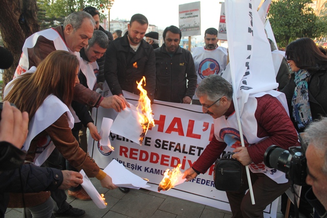 Sendika üyeleri bordro yaktı