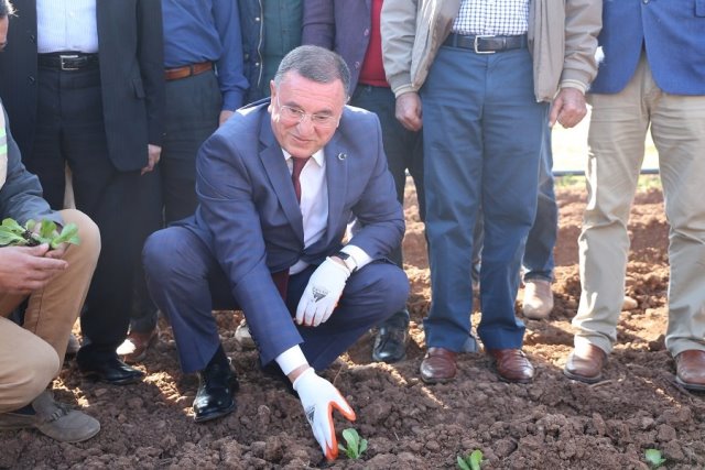 Suriyelilerin toprak almasını önledik