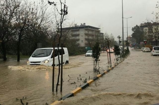 Hatay da sağanak yağış SEL e döndü