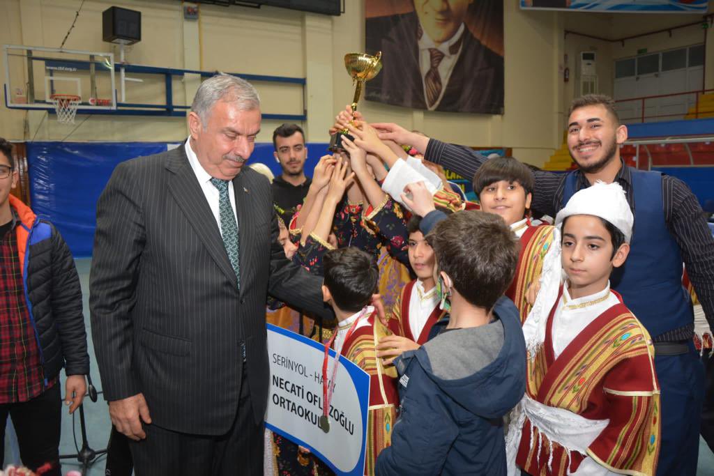 Türk Halk Oyunlarında dereceye girenlere ödüllerini verdi