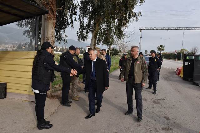 Vali Ata dan güvenlik noktalarına ziyaret