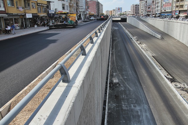 Battı çıktı projesinin asfalt çalışmasında son kademeye gelindi