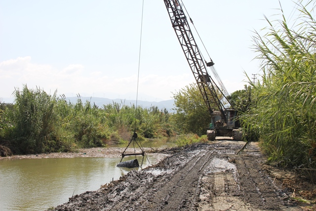 Samandağ da kanal temizliği devam ediyor