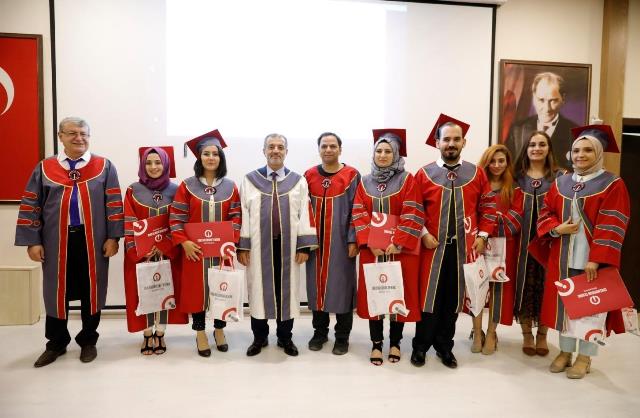 İSTE yenler diplomalarını aldı