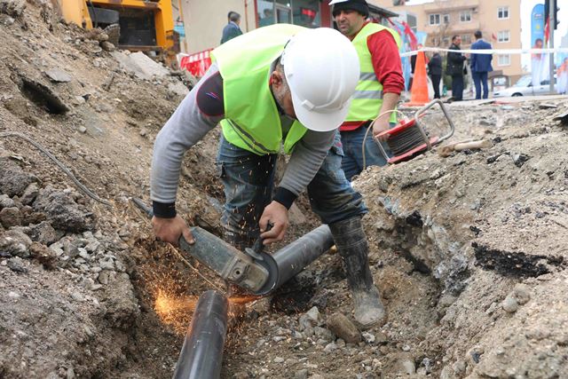 Sürekli arıza veren su şebekesi yenilendi