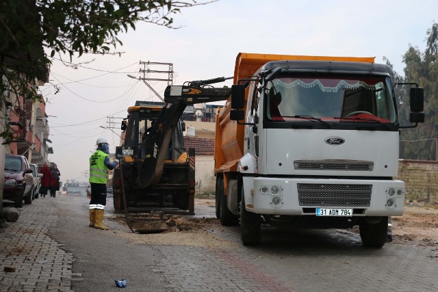 Emekte kırılan kanal hattı yenilendi