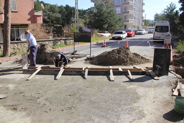 Yağmursuyu ızgarası yerleştirme çalışmaları sürüyor