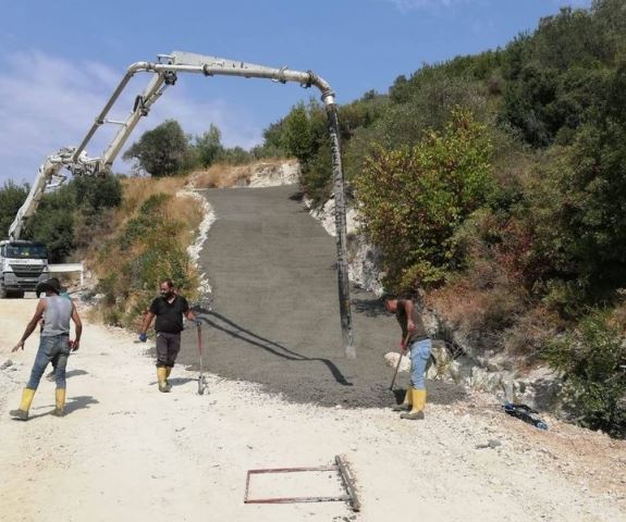 Defne Belediyesi Sinanlı da betonlama çalışması yapıyor