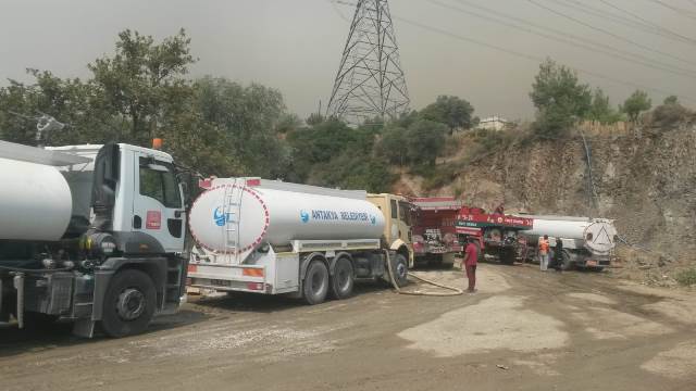 Antakya Belediyesi ekipleri seferber oldu