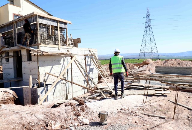 Reyhanlı Mehmetbeyli yeni şebeke ve depoya kavuştu