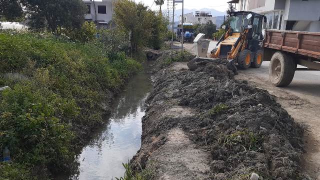 Sulama suyu kanalları temizleniyor