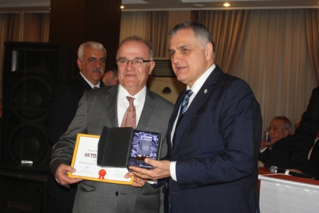 Üstat İnşaat Mühendislerine plaket 