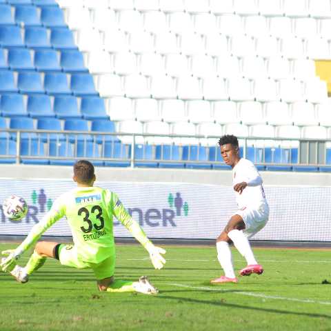 Kamara kaçırdığı gol nedeniyle çok üzgün