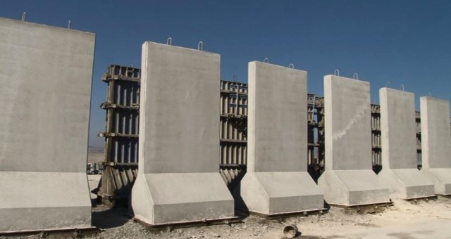 Hatay İdlibe 1 haftada 250 beton blok gönderildi