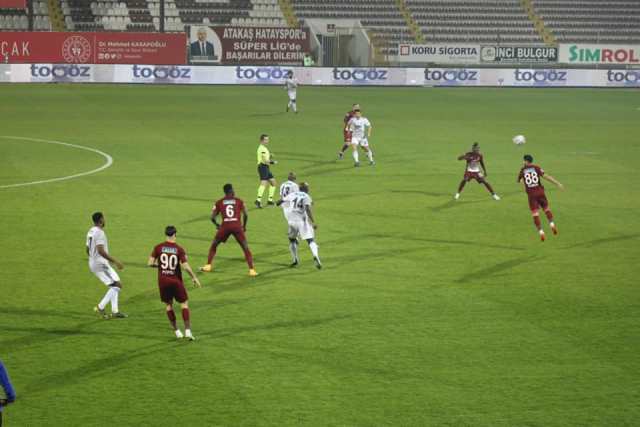 Atakaş Hatayspor lidere değil hakeme takıldı