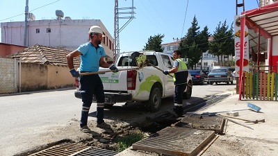 Yaklaşan kış mevsimi öncesinde mazgallar temizleniyor