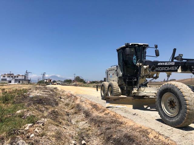 Antakya genelinde yol çalışmaları sürüyor