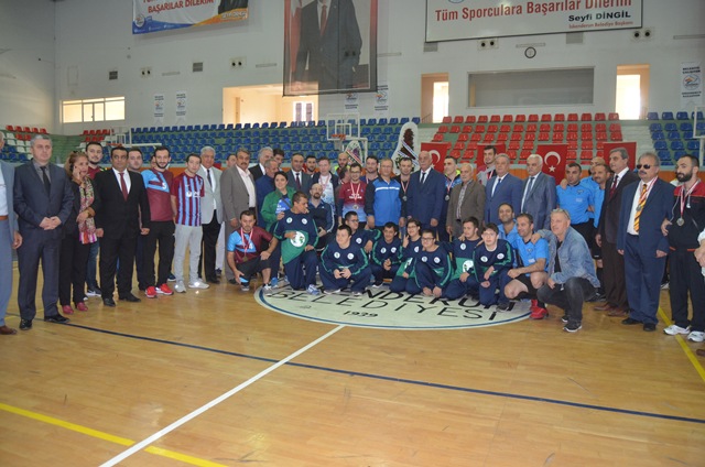 Futsal şampiyonası heyecanı başladı