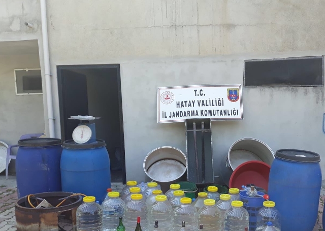 Defne de 745 litre sahte içki ele geçirildi