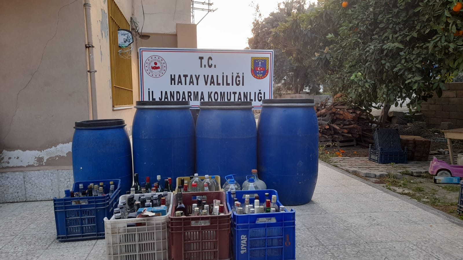 Hatay da 1715 litre sahte içki ele geçirildi