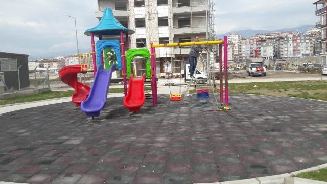 Park ve yeşil alanların bakımı yapılıyor