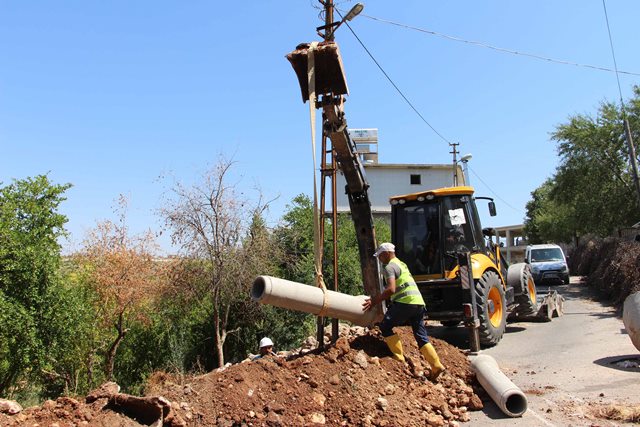 Altınözünde eski atık su hatları revize ediliyor